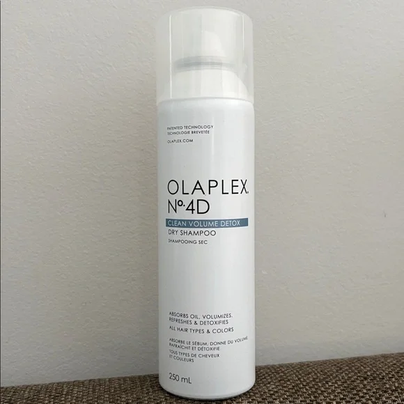 New Olaplex No. 4D Clean Volume Detox Dry Shampoo 250mL - Picture 2 of 3
